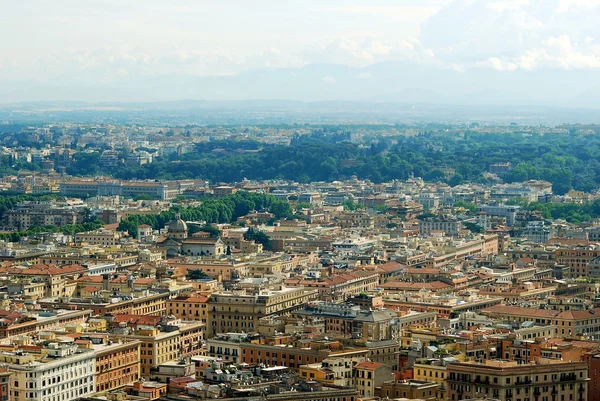 Flygfoto över Rom city från St Peter Basilica tak — Stockfoto