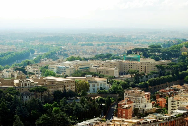Vista aérea da cidade de Roma a partir do telhado da Basílica de São Pedro — Fotografia de Stock