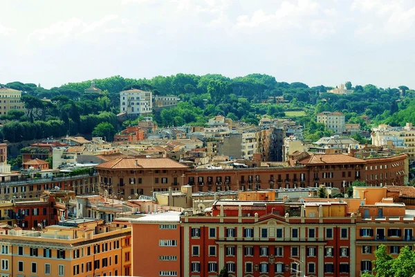 Flygfoto över Rom city från St Peter Basilica tak — Stockfoto