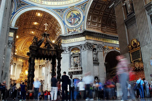 Wewnątrz widok Bazyliki Świętego Piotra na 31 maja 2014 — Zdjęcie stockowe