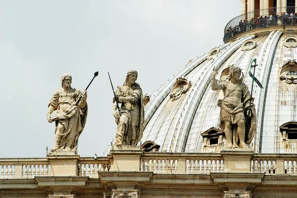 De pauselijke basiliek van Sint Pieter in het Vaticaan — Stockfoto