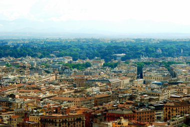 St Peter Bazilikası çatı üzerinden Roma şehrin havadan görünümü