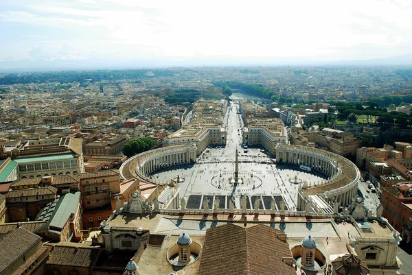 Flygfoto över Rom city från St Peter Basilica tak — Stockfoto