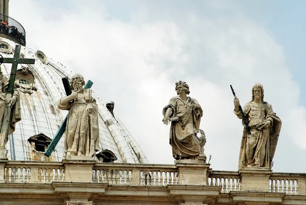 Weergave van top van St Peter Basilica dak op 31 mei 2014 — Stockfoto