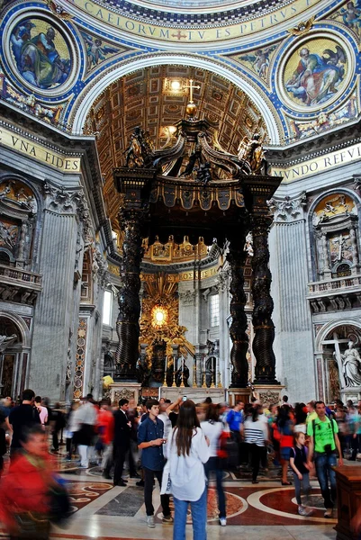 Vista interior de la Basílica de San Pedro el 31 de mayo de 2014 —  Fotos de Stock