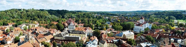 Vilnius stad Luchtfoto uitzicht vanaf de toren van de Universiteit van Vilnius — Stockfoto