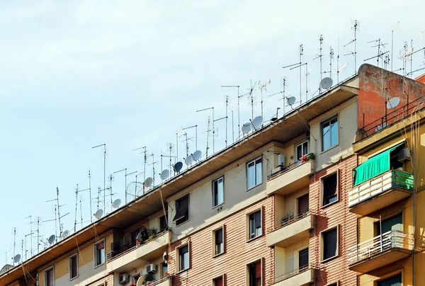 Rome city antenna forest on the roof on May 30, 2014 — स्टॉक फ़ोटो, इमेज