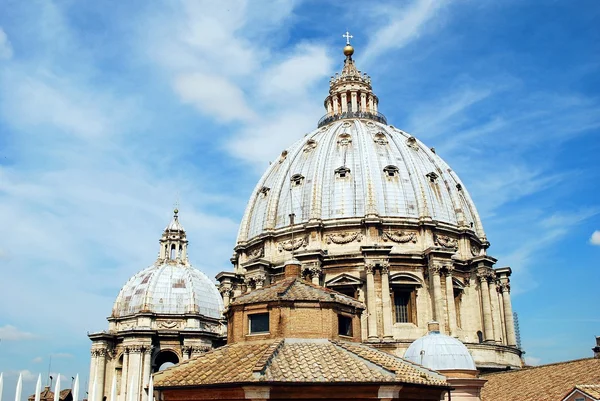 Veduta del tetto della Basilica di San Pietro il 31 maggio 2014 — Foto Stock