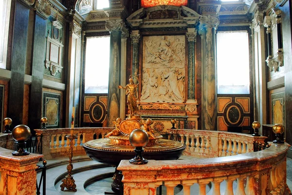 Basilica Santa Maria maggiore - Rooma - sisällä — kuvapankkivalokuva