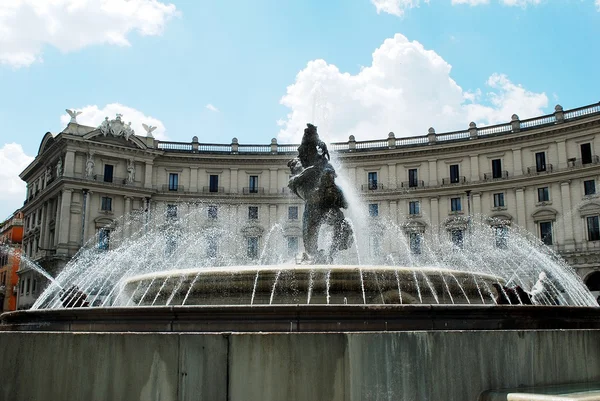 Pohled z římského města Piazza della Reppublica na 1 červnu 2014 — Stock fotografie