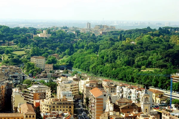 Vista aérea de la ciudad de Roma desde el techo de la Basílica de San Pedro —  Fotos de Stock