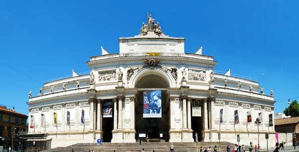 Vida en Roma. Vista de la ciudad de Roma en Junio 1, 2014 — Foto de Stock