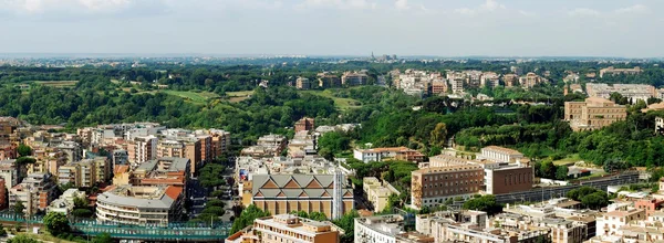 St Peter Bazilikası çatı üzerinden Roma şehrin havadan görünümü — Stok fotoğraf