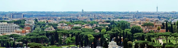 Vista aérea de Roma desde el monumento a Vittorio Emanuele — Foto de Stock