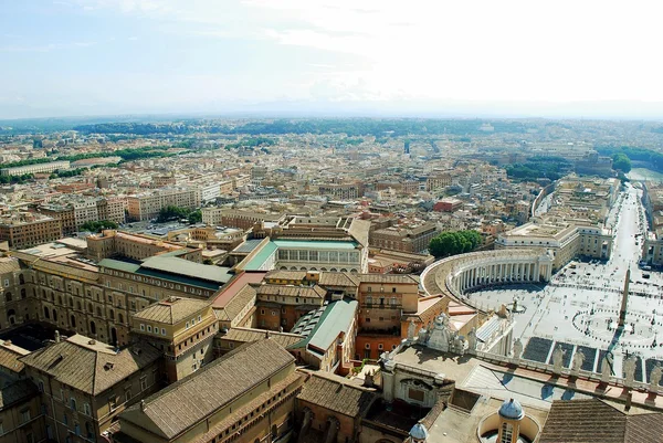 Luchtfoto van Rome stad van St Peter Basilica dak — Stockfoto