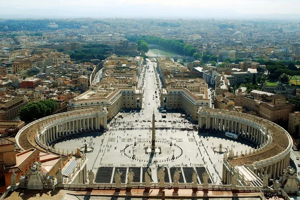 Vista aérea de la ciudad de Roma desde el techo de la Basílica de San Pedro —  Fotos de Stock