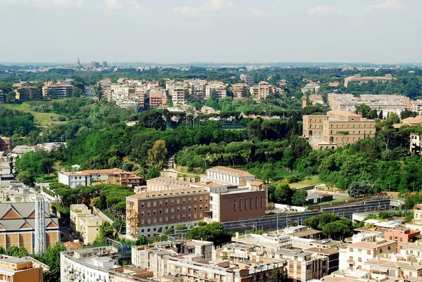 Flygfoto över Rom city från St Peter Basilica tak — Stockfoto