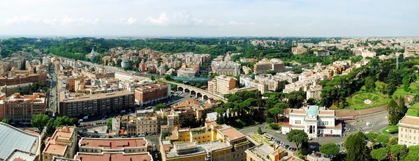 Flygfoto över Rom city från St Peter Basilica tak — Stockfoto