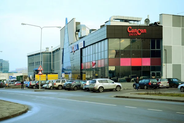 Vilna centro de la ciudad Máxima tienda en el distrito de Pasilaiciai en invierno — Foto de Stock