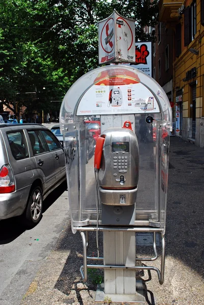 Phone cabine in Rome city on May 31, 2014 — Stock Photo, Image