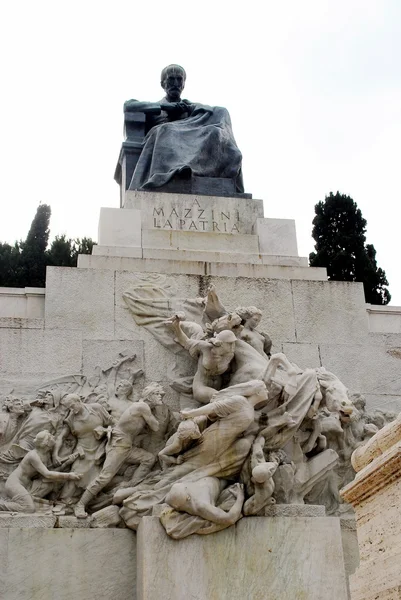 Sculpture dedicated to Mazzini in the old city on May 31, 2014 — Stock Photo, Image