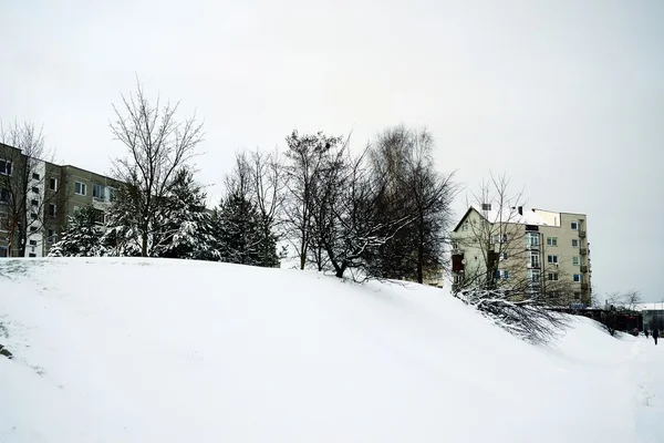 Invierno en la capital de Lituania Vilna distrito de Pasilaiciai — Foto de Stock