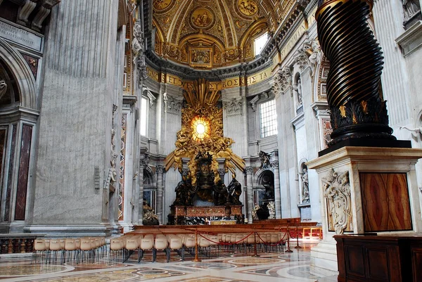 Vista interior de la Basílica de San Pedro el 31 de mayo de 2014 — Foto de Stock