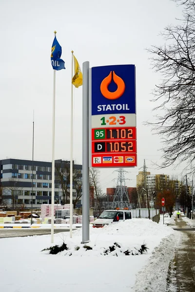 Statoil bensinstation stå i Vilnius stad — Stockfoto