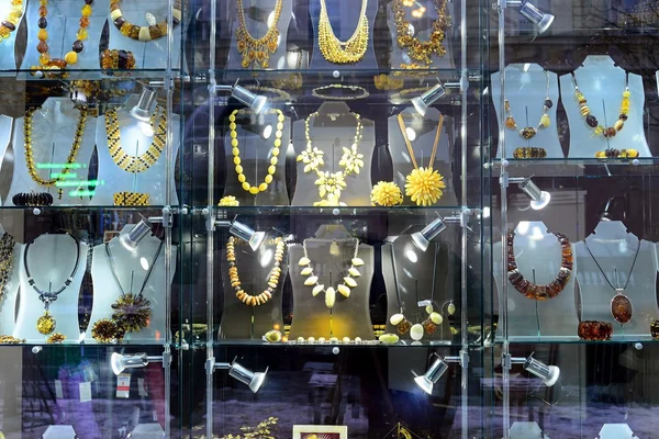 Amber obchod výstava v Vilnius město Gediminas vyhlídka — Stock fotografie