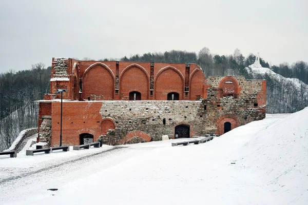 Upper castle keep på Gediminas kulle är en del av Vilnius slottet komplexa — Stockfoto