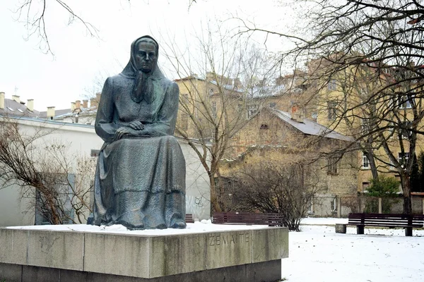 Monument to Zemaite  (1845-1921) - Lithuanian writer — Stock Photo, Image