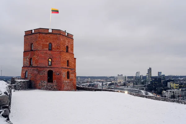 Torre del castello di Gediminas, simbolo della città di Vilnius — Foto Stock