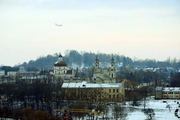 Зимняя панорама Вильнюса с башни замка Гедиминас — стоковое фото