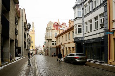 Vilnius eski şehir merkezi kış sokak görünümü