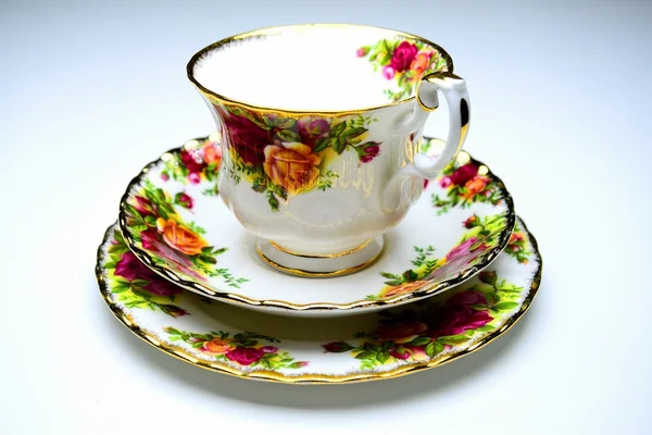 传说中的中国瓷器茶具国家玫瑰在私人收藏中 — 图库照片