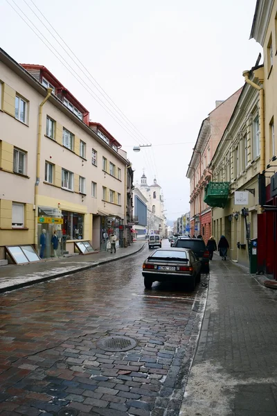 Vilnius vieille ville centre-ville hiver rue vue — Photo