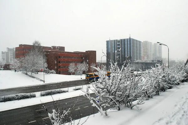Zimą opady śniegu w stolicy Litwy Wilnie dzielnica Fabijoniskes — Zdjęcie stockowe