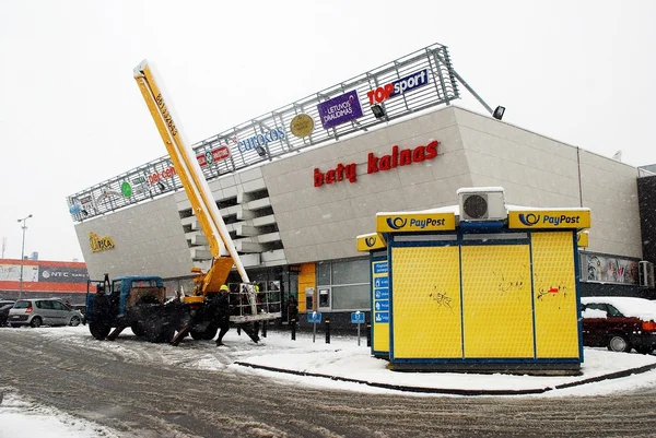 Winter snowfall in capital of Lithuania Vilnius city Fabijoniskes district — Stock Photo, Image