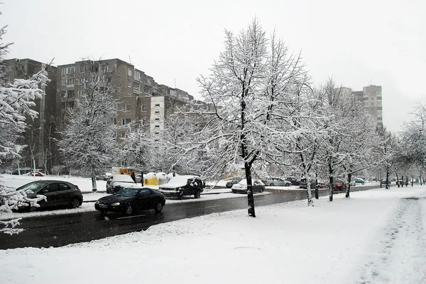 Chutes de neige hivernales dans la capitale lituanienne Vilnius Fabijoniskes district — Photo