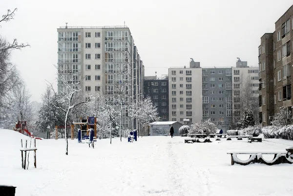 Inverno nevasca na capital da Lituânia Vilnius cidade distrito de Pasilaiciai — Fotografia de Stock