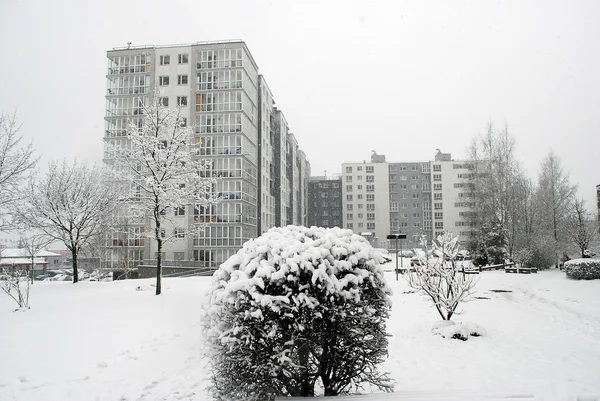 Chutes de neige hivernales dans la capitale de la Lituanie Vilnius ville Pasilaiciai district — Photo