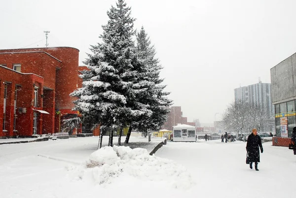 Winter snowfall in capital of Lithuania Vilnius city Seskine district — Stock Photo, Image
