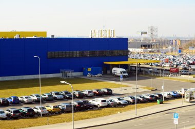 IKEA Vilnius mağazası. IKEA, şimdi en büyük mobilya perakendeci olduğunu.