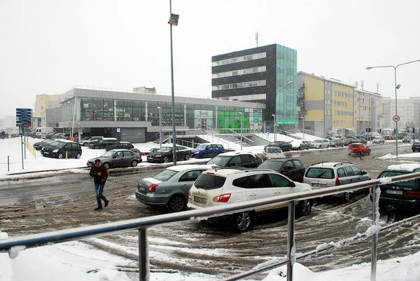 Взимку снігопад в столиці Литви-Вільнюс Pasilaiciai район — стокове фото