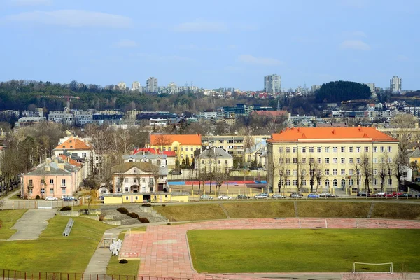 Vilna ciudad Zverynas distrito vista aérea de primavera —  Fotos de Stock