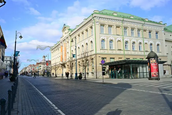 Vilnius stad Gediminas straat op ochtend tijd — Stockfoto