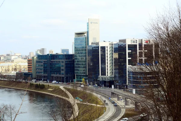 Vilnius stadsvervoer in de Gelezinis Vilkas straat — Stockfoto