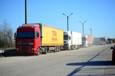 Kamyon grubu Vilnius şehrin sokak