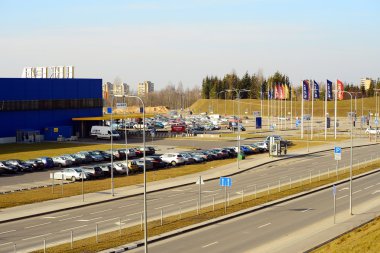IKEA Vilnius mağazası. IKEA, şimdi en büyük mobilya perakendeci olduğunu.