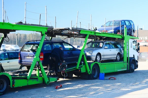 Markt voor tweedehands auto's gebruikt in vilnius stad — Stockfoto